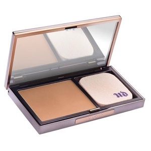 Urban Decay Naked Skin powder - medium dark golden